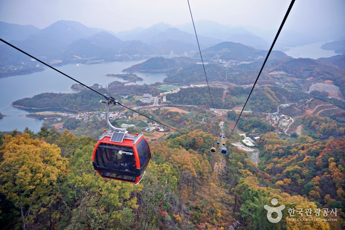 Cheongpung Cable Car (청풍호반케이블카)
