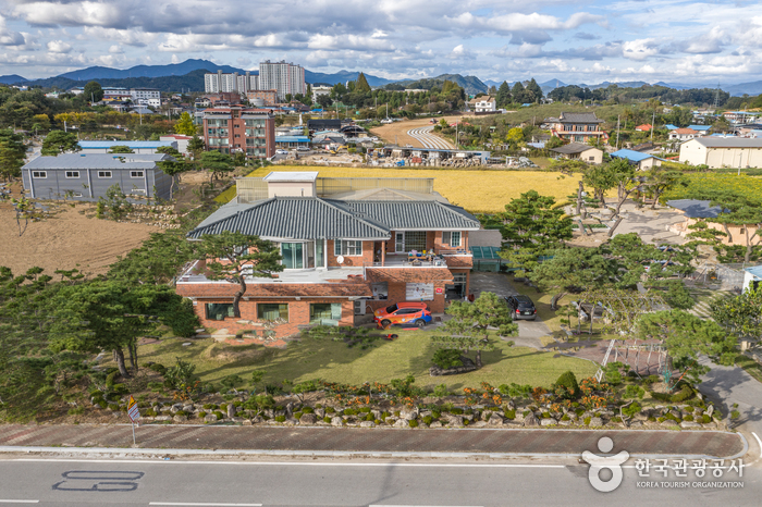 Hu’s Silk (허씨비단직물)