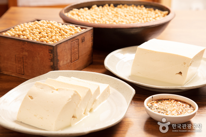 Hwanggeum Kongbat (황금콩밭)