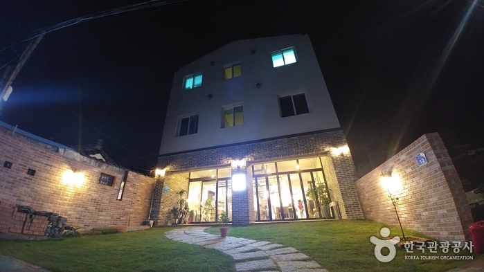 ALLEY HOSTEL & GUESTHOUSE (앨리게스트하우스)