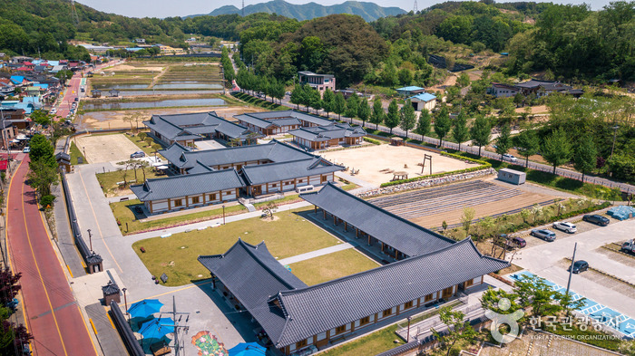 Okcheon Traditional Culture Experience Center (옥천전통문화체험관)