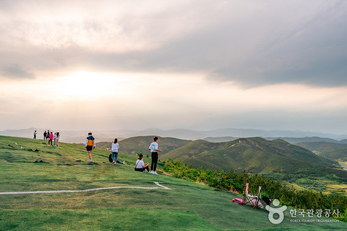 Gonnyunsan Mountain Paragliding Site (곤륜산 활공장)