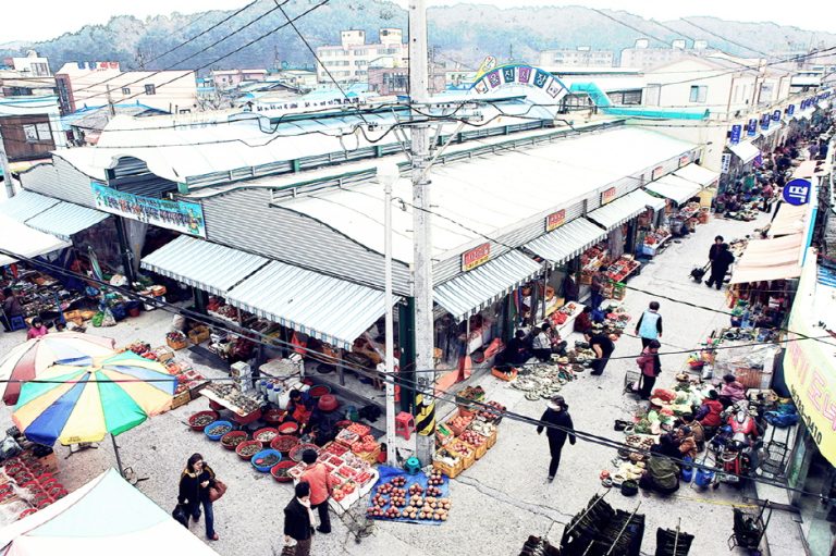 Uljin Bajige Market (울진 바지게시장)