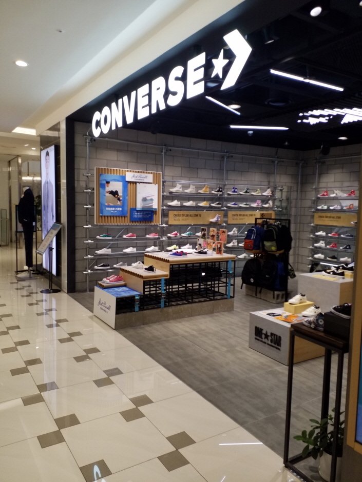 Converse – TIMES SQUARE Branch [Tax Refund Shop] (컨버스 타임스퀘어점)