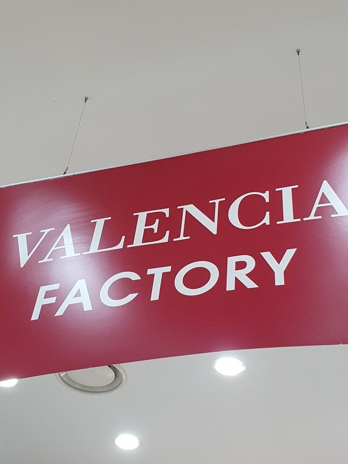 Valencia – Lotte Factory Gasan Branch [Tax Refund Shop] (발렌시아 롯데팩토리 가산)