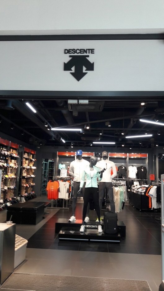 Descente – Hyundai Gimpo Branch [Tax Refund Shop] (데상트 현대김포)