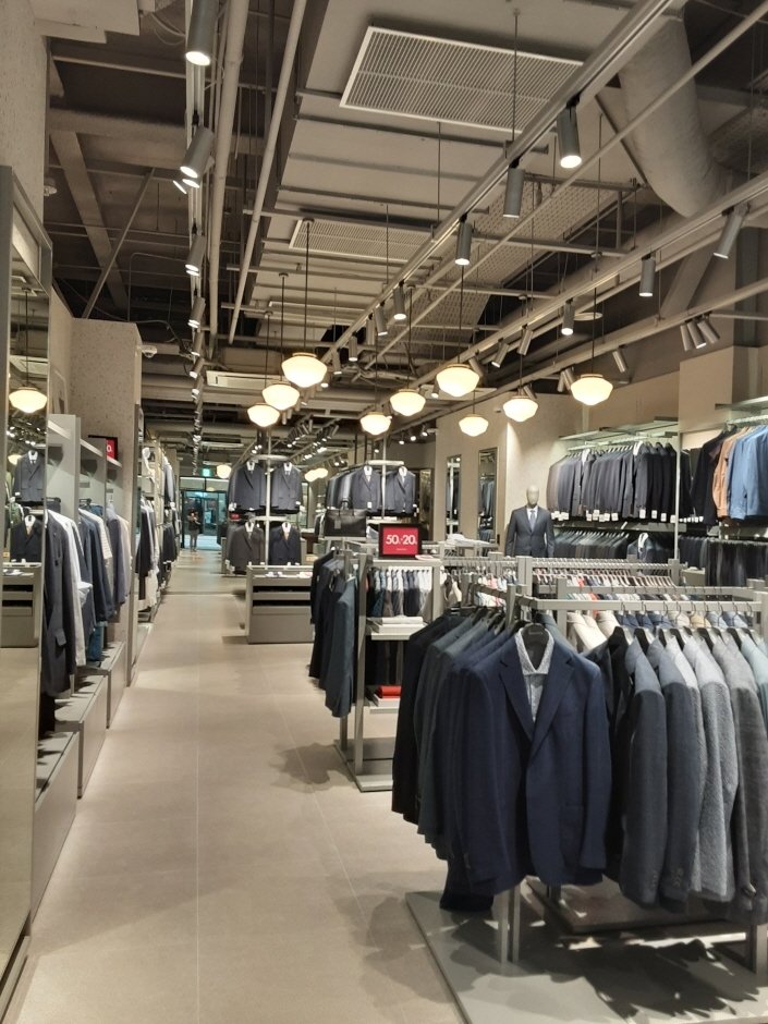 Rogatis – Shinsegae Paju Branch [Tax Refund Shop] (로가디스 신세계 파주팝업)