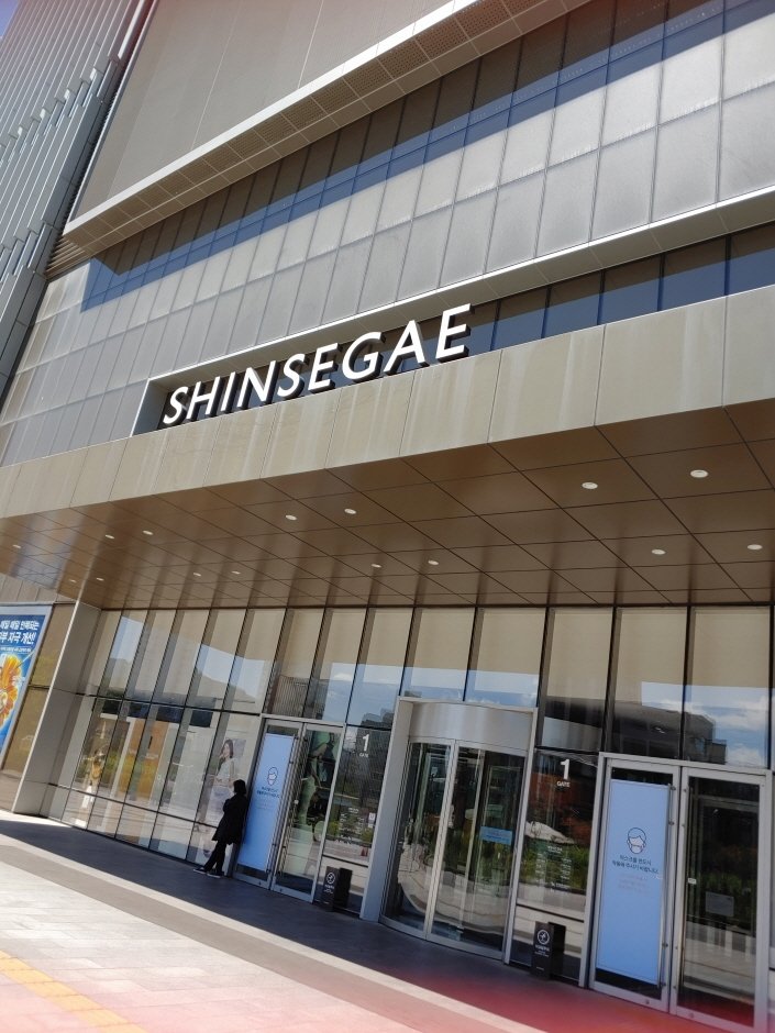 Shinsegae Department Store – Uijeongbu Branch [Tax Refund Shop] (신세계백화점 의정부 [사후면세점])