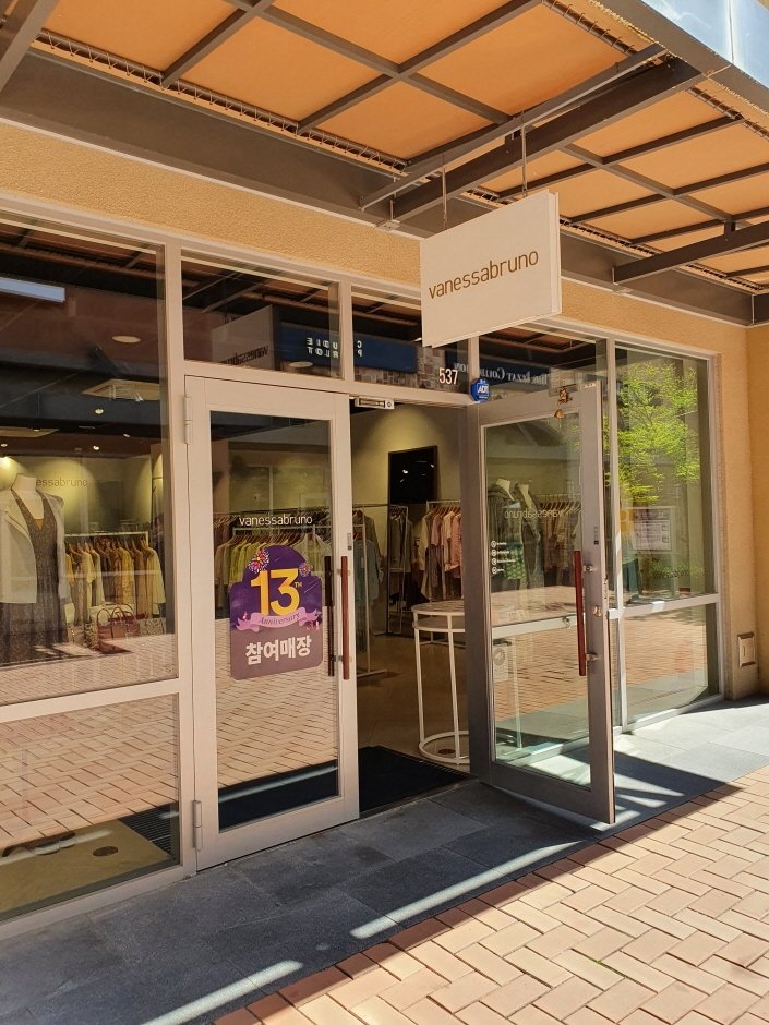 LF Vanessabruno – Shinsegae Yeoju Branch [Tax Refund Shop] (LF 바네사브루노 신세계여주)