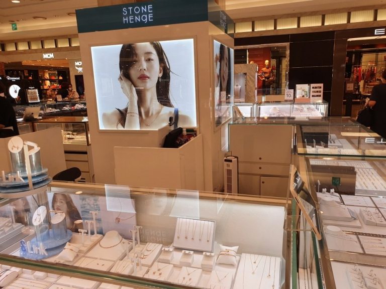 Stonehenge – Hyundai Jungdong Branch [Tax Refund Shop] (스톤헨지 현대 중동점)