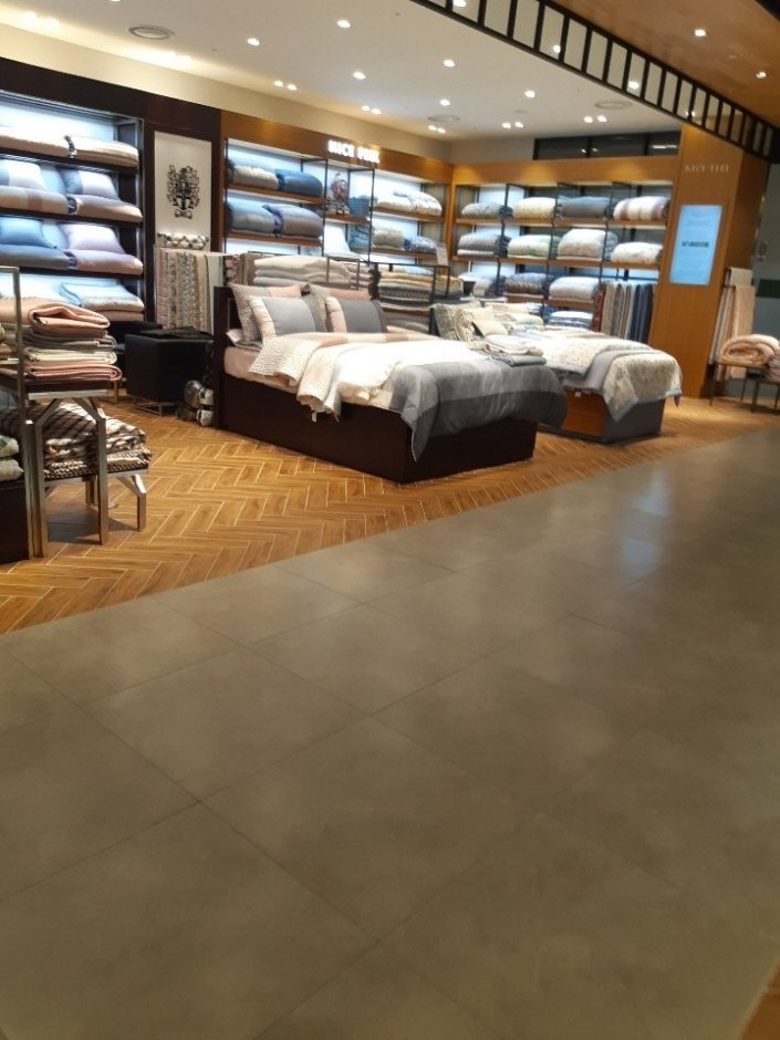 Nice Feel – Lotte Ansan Branch [Tax Refund Shop] (나이스필 롯데안산)