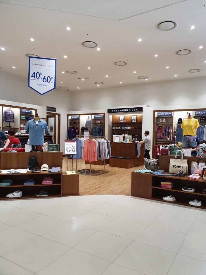 Tommy Hilfiger – Lotte Gwanggyo Branch [Tax Refund Shop] (타미힐피거 롯데광교)