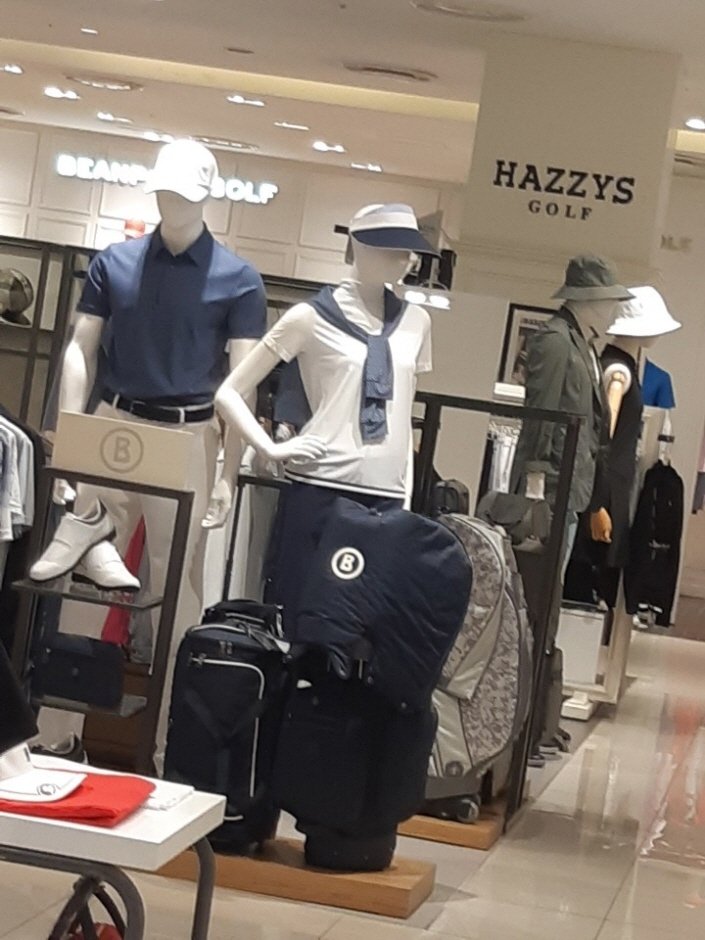 Hazzys Golf [Tax Refund Shop] (헤지스골프)