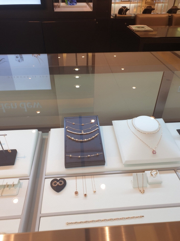 Golden Dew – Hyundai  Chungcheong Branch [Tax Refund Shop] (골든듀 현대충청 [사후면세점])