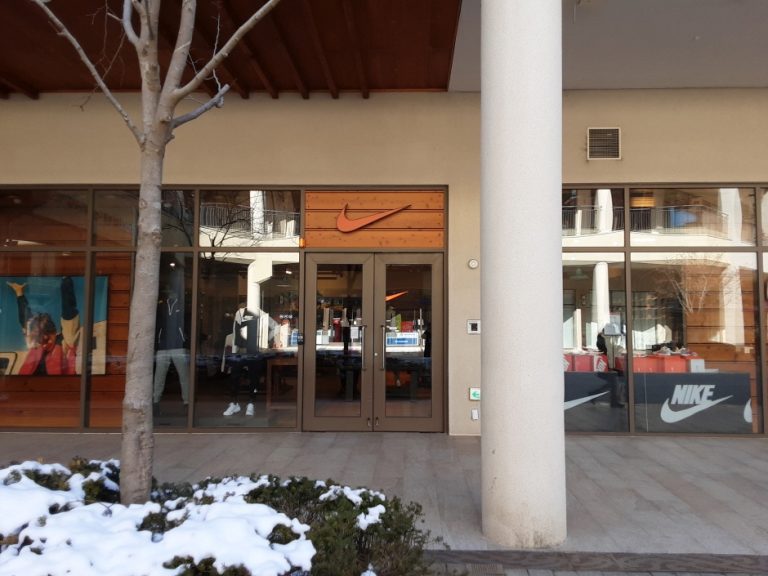 Nike – Lotte Buyeo Branch [Tax Refund Shop] (나이키 롯데부여)