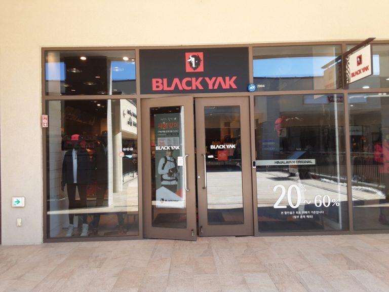 Black Yak – Lotte Buyeo Branch [Tax Refund Shop] (블랙야크 롯데부여)