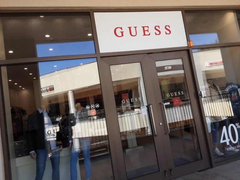 Guess – Lotte Buyeo Branch [Tax Refund Shop] (게스 롯데부여)