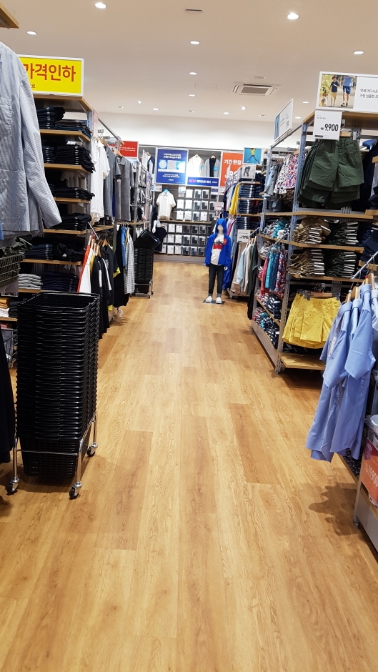 Uniqlo – Andong Branch [Tax Refund Shop] (유니클로 안동점)