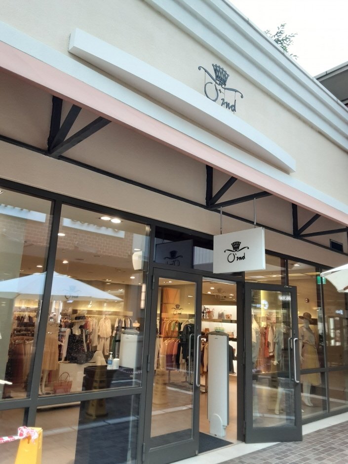 The Handsome O’2Nd – Shinsegae Paju Branch [Tax Refund Shop] (한섬 오즈세컨 신세계파주)