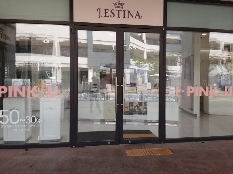 J.Estina – Hyundai Outlets Gimpo Branch [Tax Refund Shop] (제이에스티나 현대아울렛 김포점)