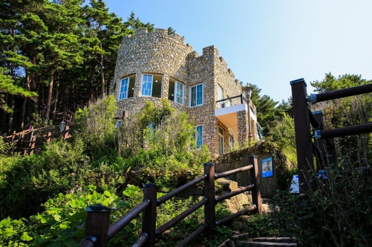 Castle at Hwajinpo (화진포의 성(김일성별장))