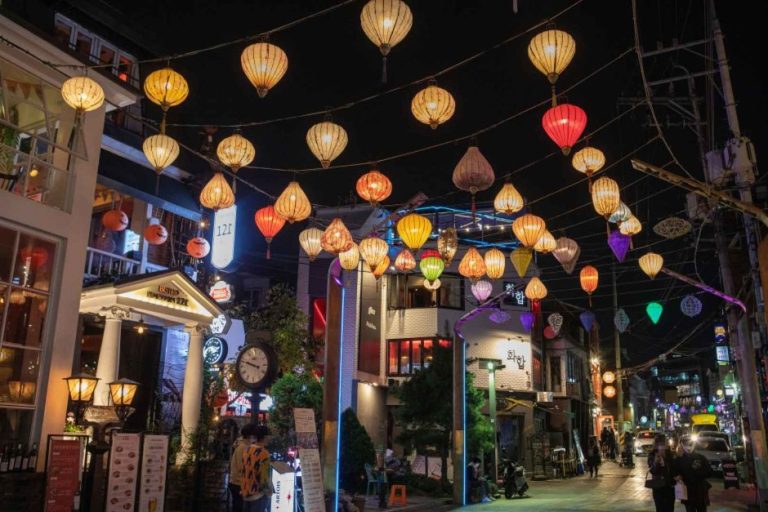 Itaewon Shopping Street (이태원 쇼핑거리)