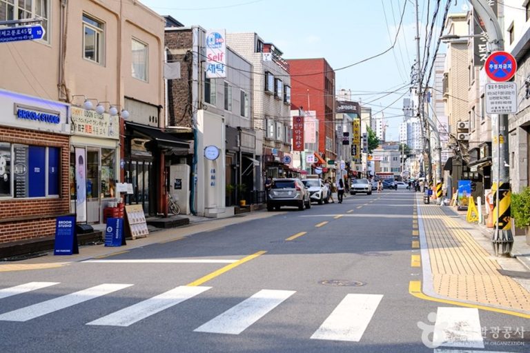 Songnidan-gil Street (송리단길)