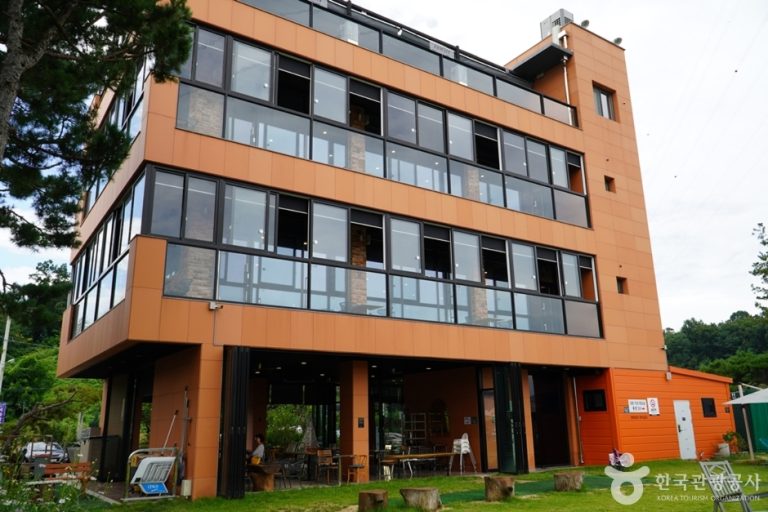 Café View 66 Miho Branch (카페 뷰66 미호점)