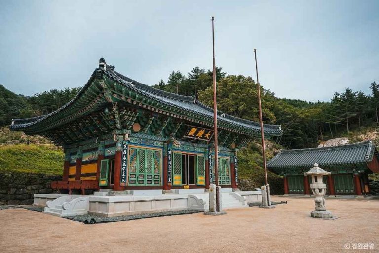 Goseong Hwaamsa Temple (화암사(고성))