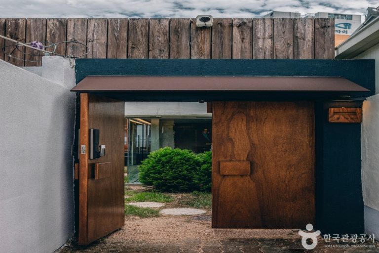 Knock on Wood [Korea Quality]낙원우드[한국관광 품질인증]