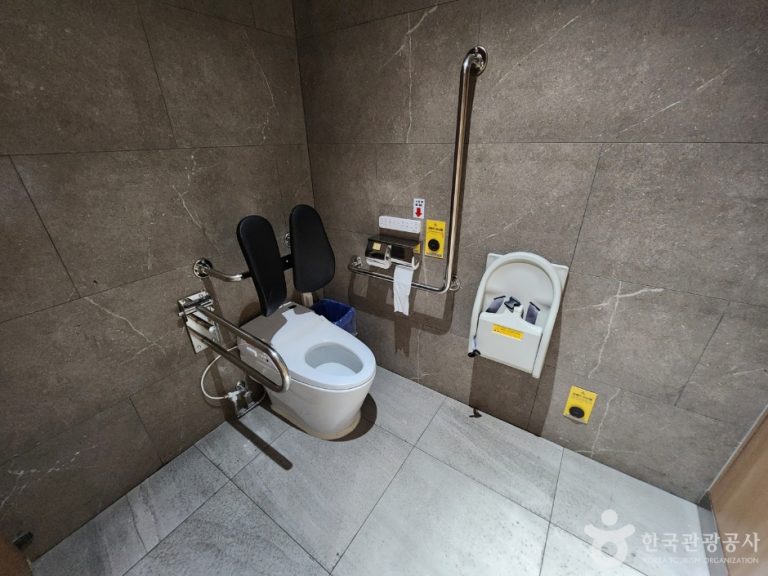 Chuncheon Samaksan Mountain Lake Cable Car (춘천 삼악산 호수케이블카)