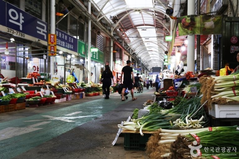 Osan Osaek Market (오산오색시장)