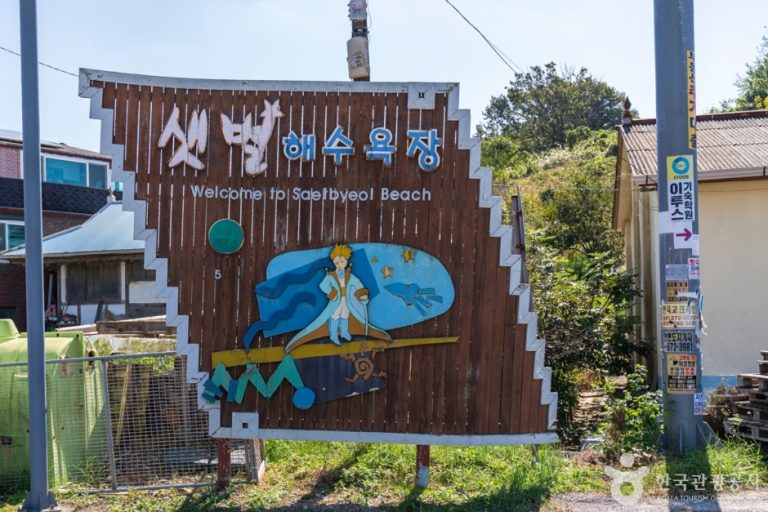 Saetbyeol Beach (샛별해수욕장)