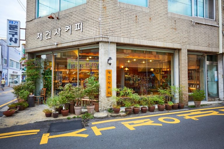 Jaegeonsa Coffee (재건사커피)