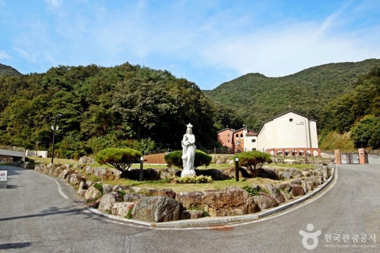 Surichigol Holy Ground (수리치골 성지)