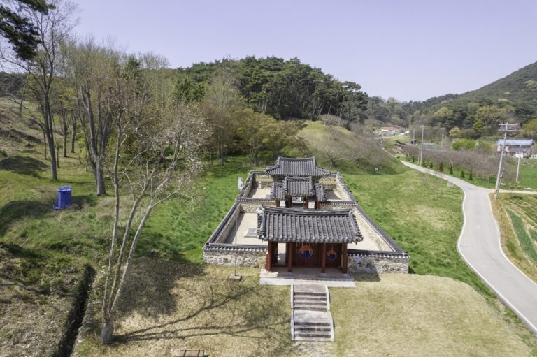 Chuyangsa Shrine (추양사)