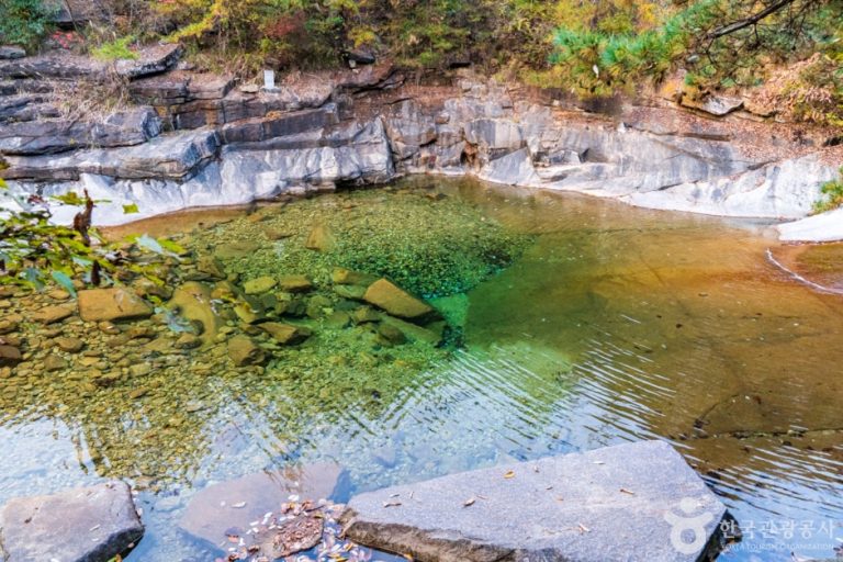 Neungganggyegok Valley, Eoreumgol Valley (능강계곡, 얼음골)