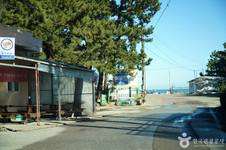Sangmaengbanghaebyeon Beach (상맹방해변)