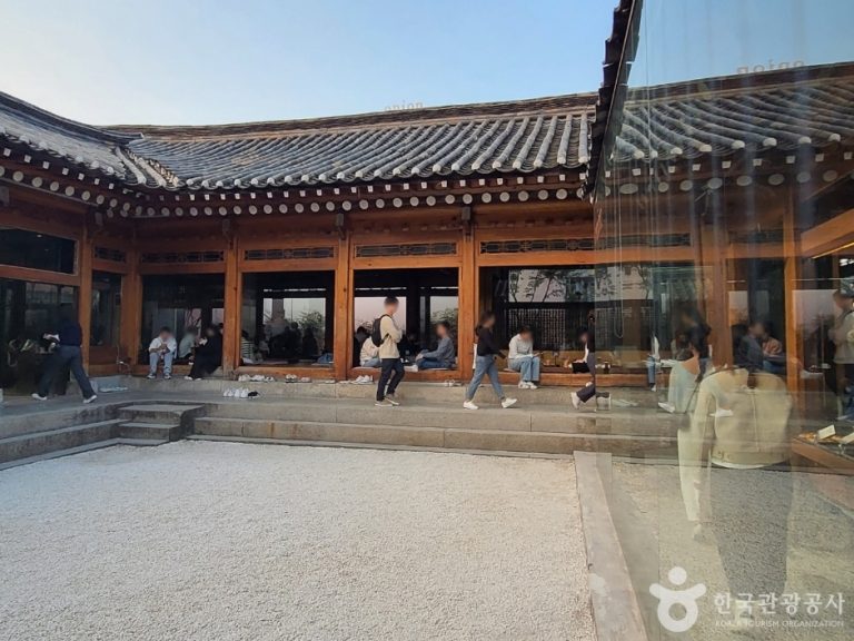 Onion Anguk Branch (어니언 안국)