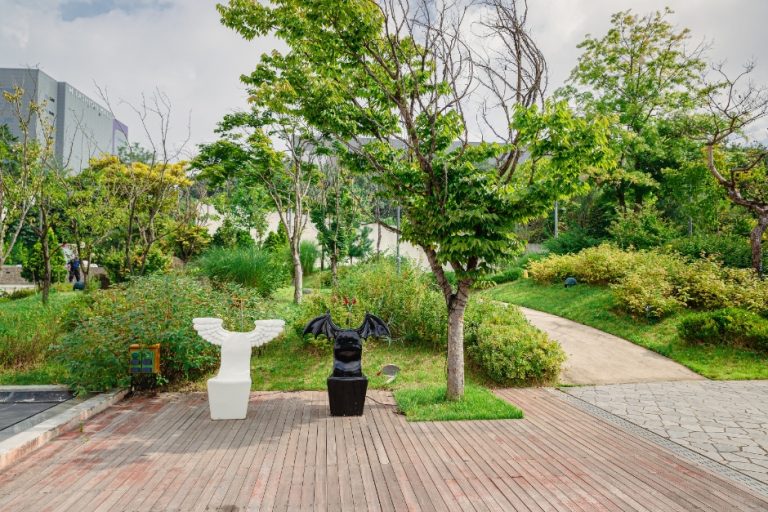 Deokpyeong Eco-Service Area (덕평자연휴게소)