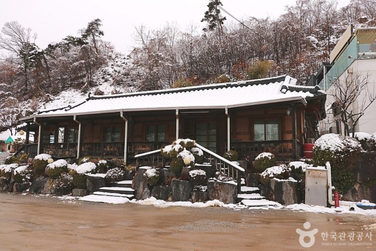 Gamnamu Jip (감나무집)