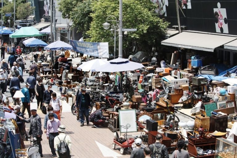 Seoul Folk Flea Market (서울 풍물시장)