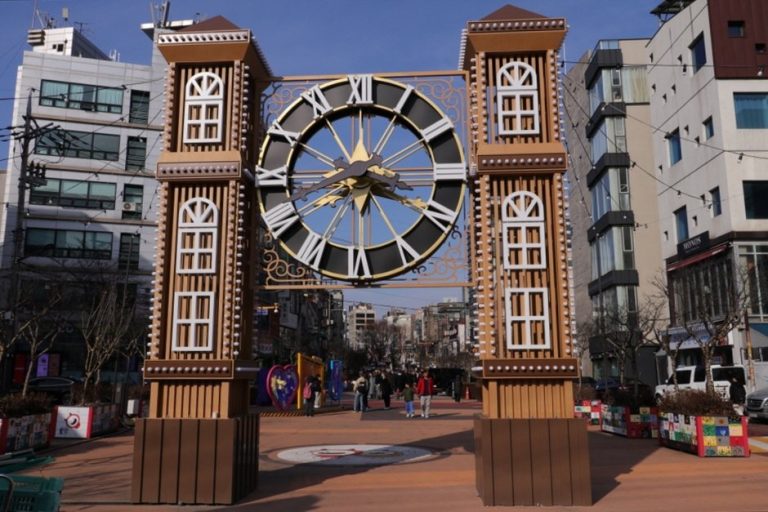 Hapjeong-dong Café Street (합정동 카페거리)