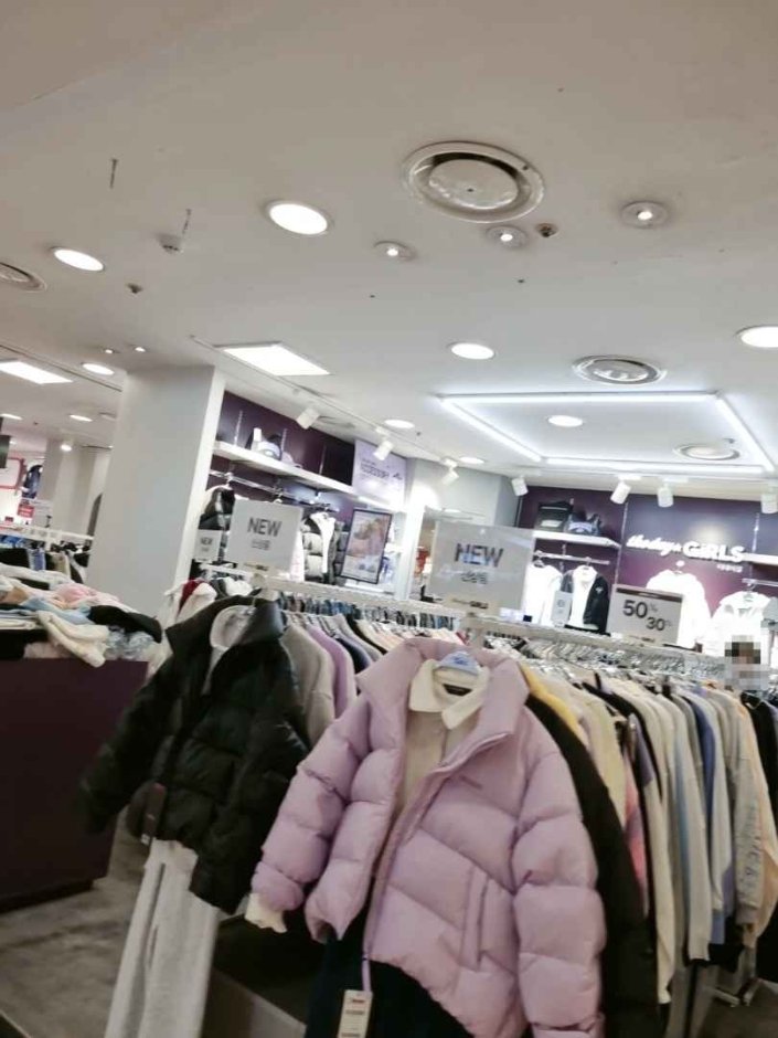 the day Girls – Newcore Gwangmyeong Branch [Tax Refund Shop] (더데이걸 뉴코아 광명점)