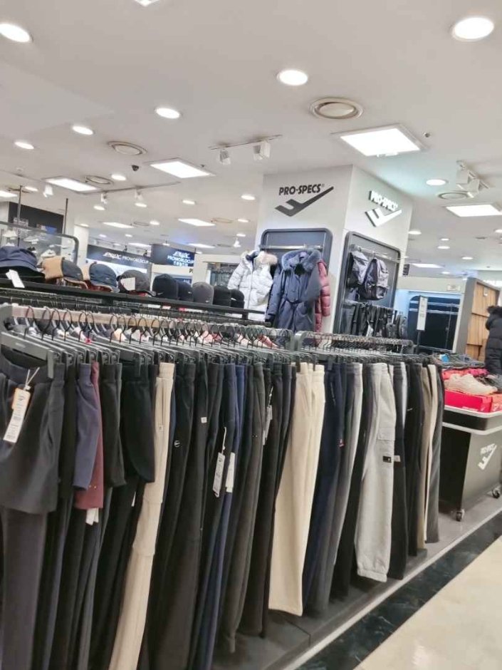 Pro – Newcore Sanbon Branch [Tax Refund Shop] (프로스펙스 뉴코아 산본점)