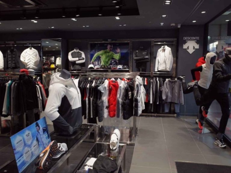 Descente [Tax Refund Shop] (데상트)