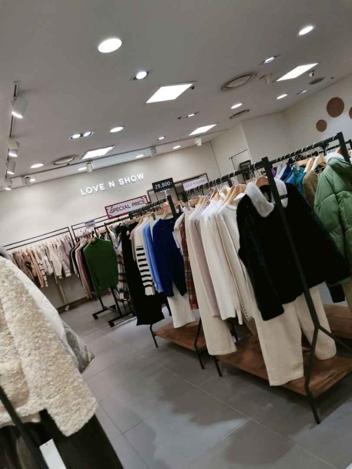 Love N Show – Newcore Pyeongchon Branch [Tax Refund Shop] (러브앤쇼 뉴코아 평촌)