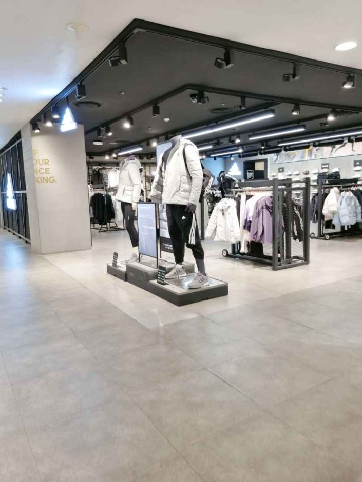 Adidas – Newcore Pyeongchon Branch [Tax Refund Shop] (아디다스 뉴코아 평촌)