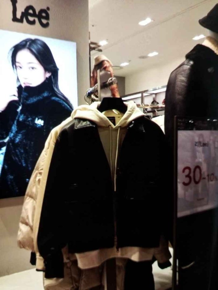 Lee [Tax Refund Shop] (Lee)