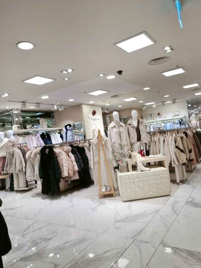 Tube – Newcore Pyeongchon Branch [Tax Refund Shop] (튜브 뉴코아 평촌)